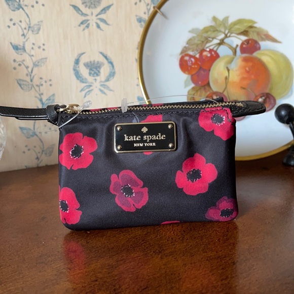 kate spade Handbags - 🌹 Kate Spade ♠️ card holder wallet 🌻